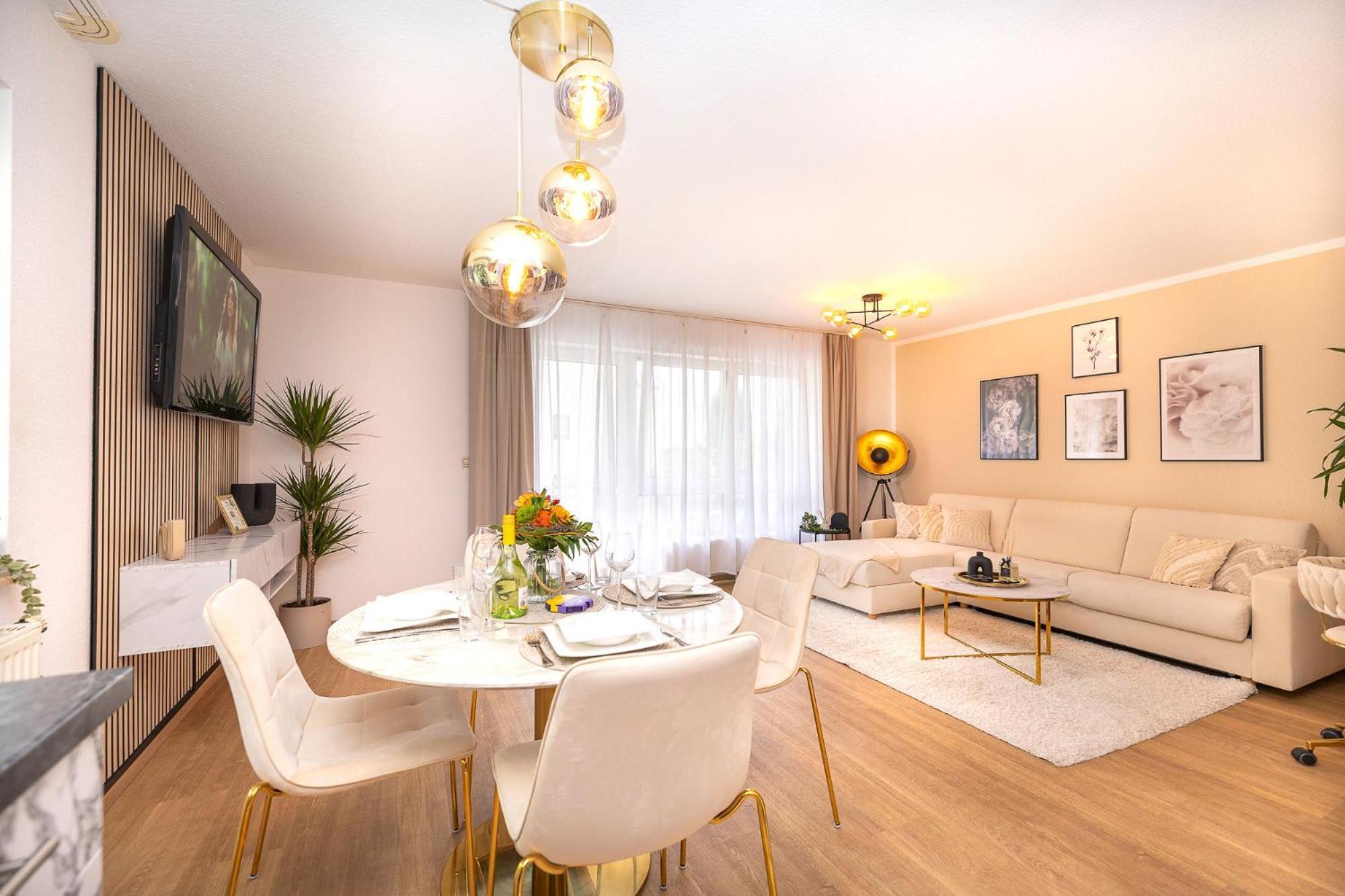 Luxx Home Bc, Zentral - Fuer 4 Personen - Balkon - Parken - Voll Ausgestattete Kueche Biberach an der Riss Exterior photo